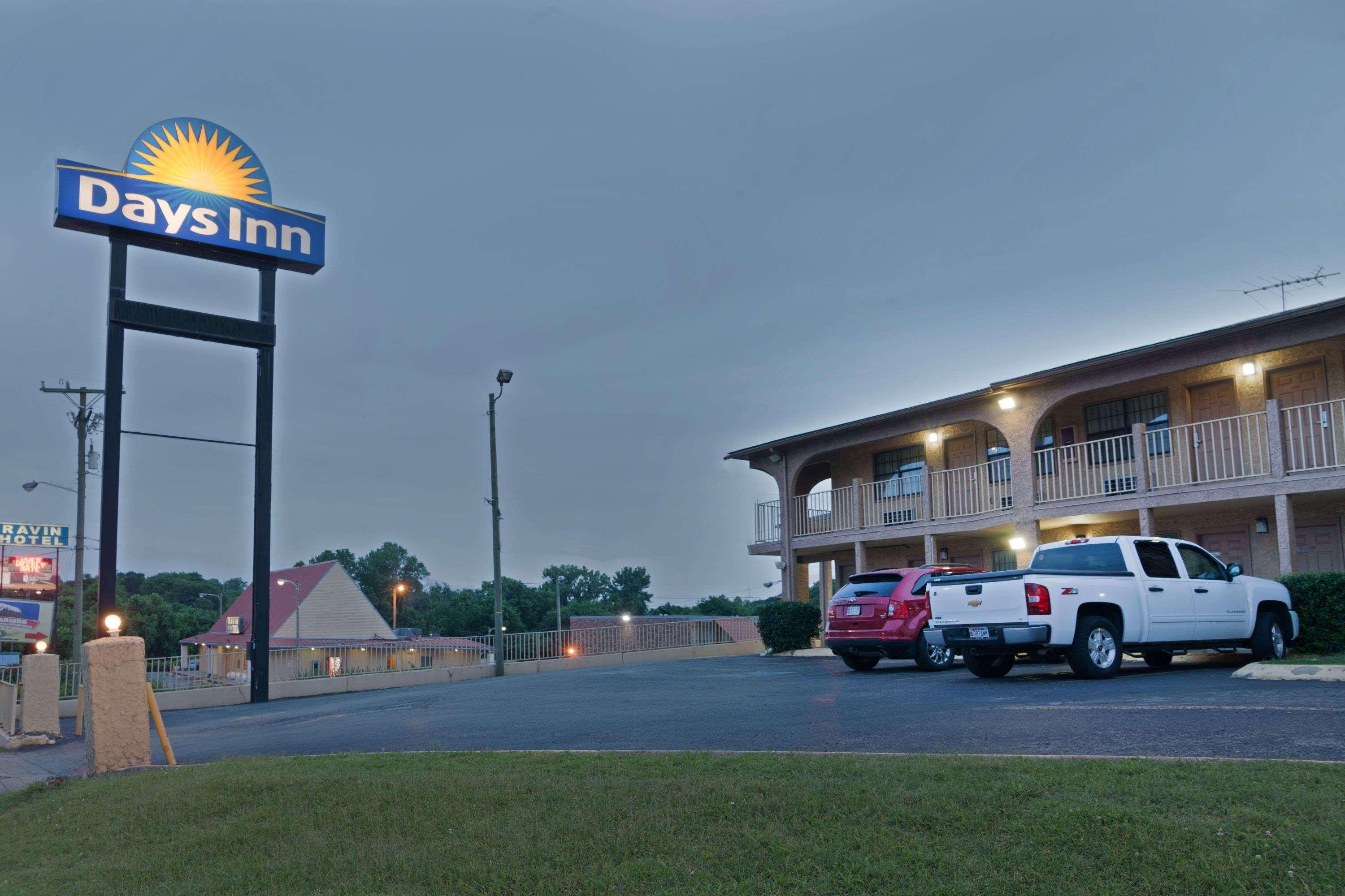 Days Inn By Wyndham Downtown-Nashville West Trinity Lane Exterior photo