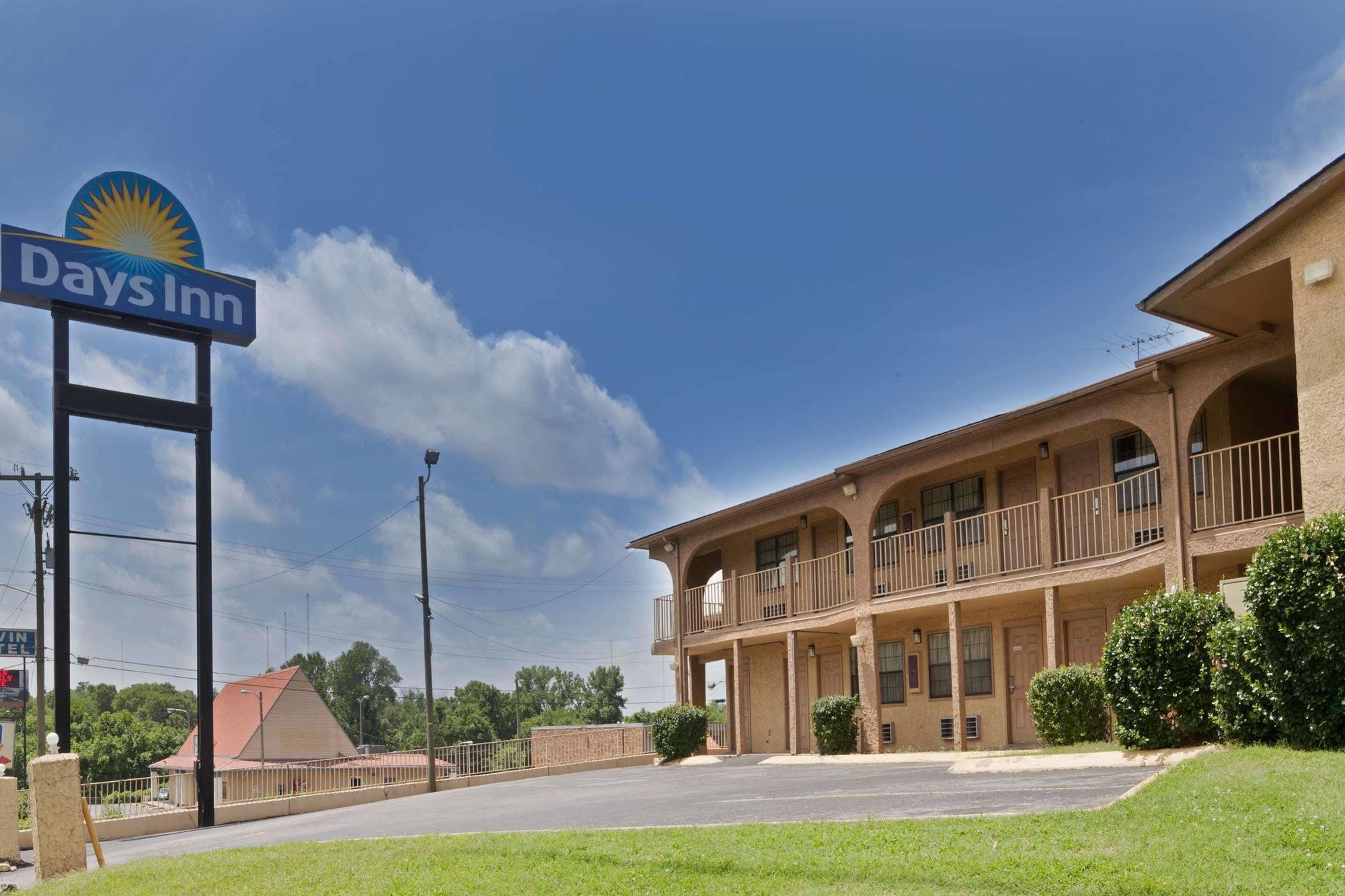 Days Inn By Wyndham Downtown-Nashville West Trinity Lane Exterior photo